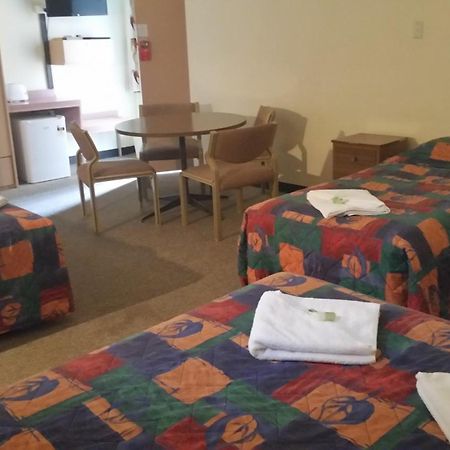 Gateway Motor Inn Narrandera Δωμάτιο φωτογραφία