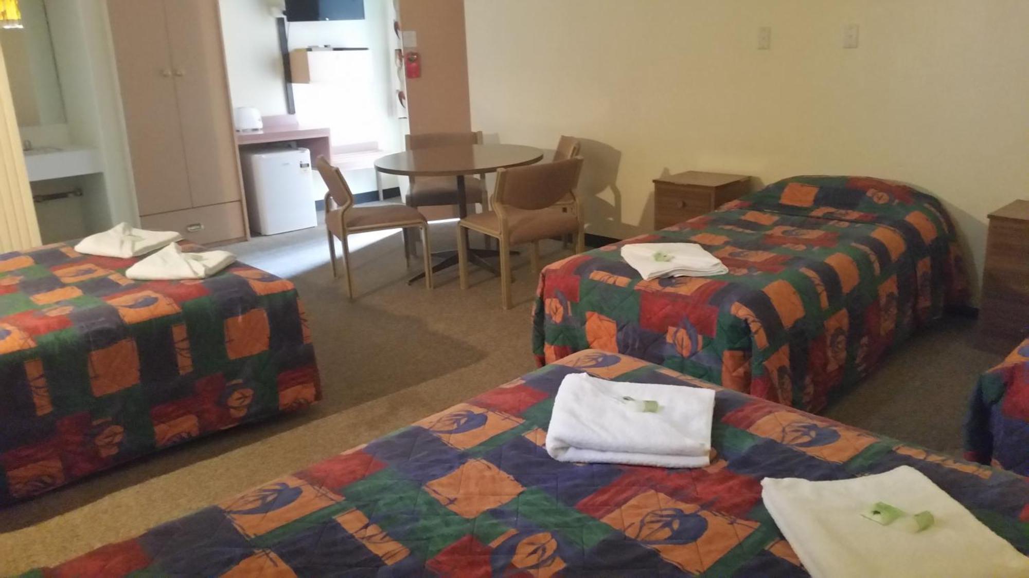Gateway Motor Inn Narrandera Δωμάτιο φωτογραφία